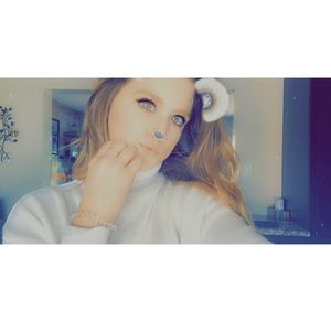 Meet your Posher, Josee